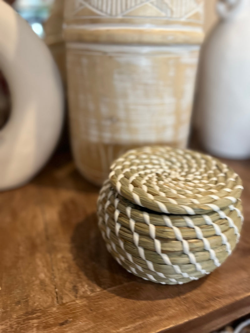 Woven container with lid. M