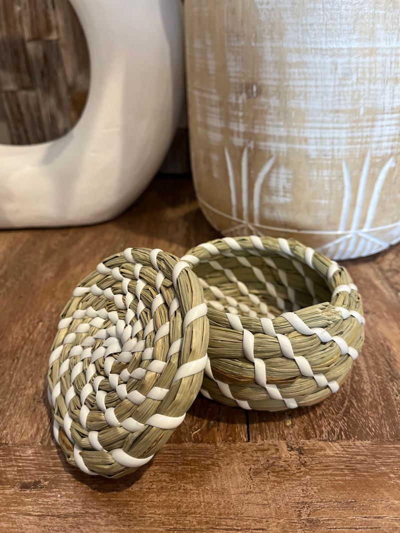 Woven container with lid. S