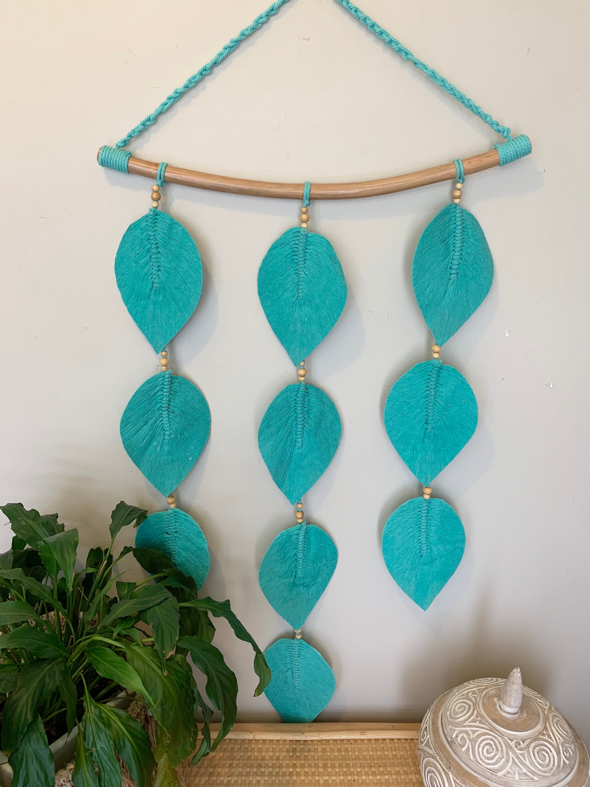 Macrame leaf wall hanging. Turquoise.