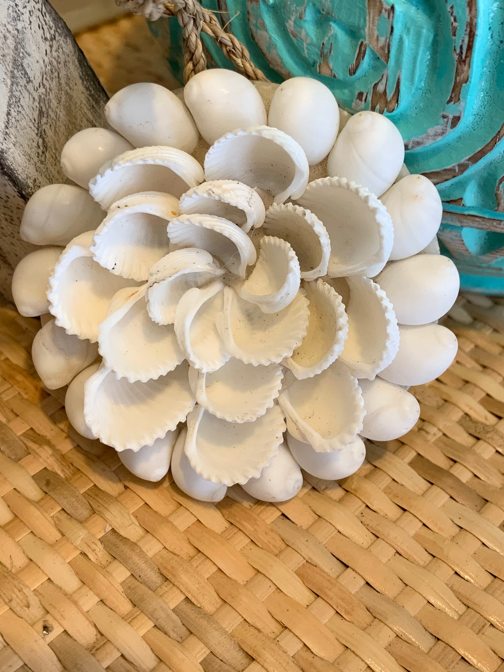 Round shell decoration. 7cm