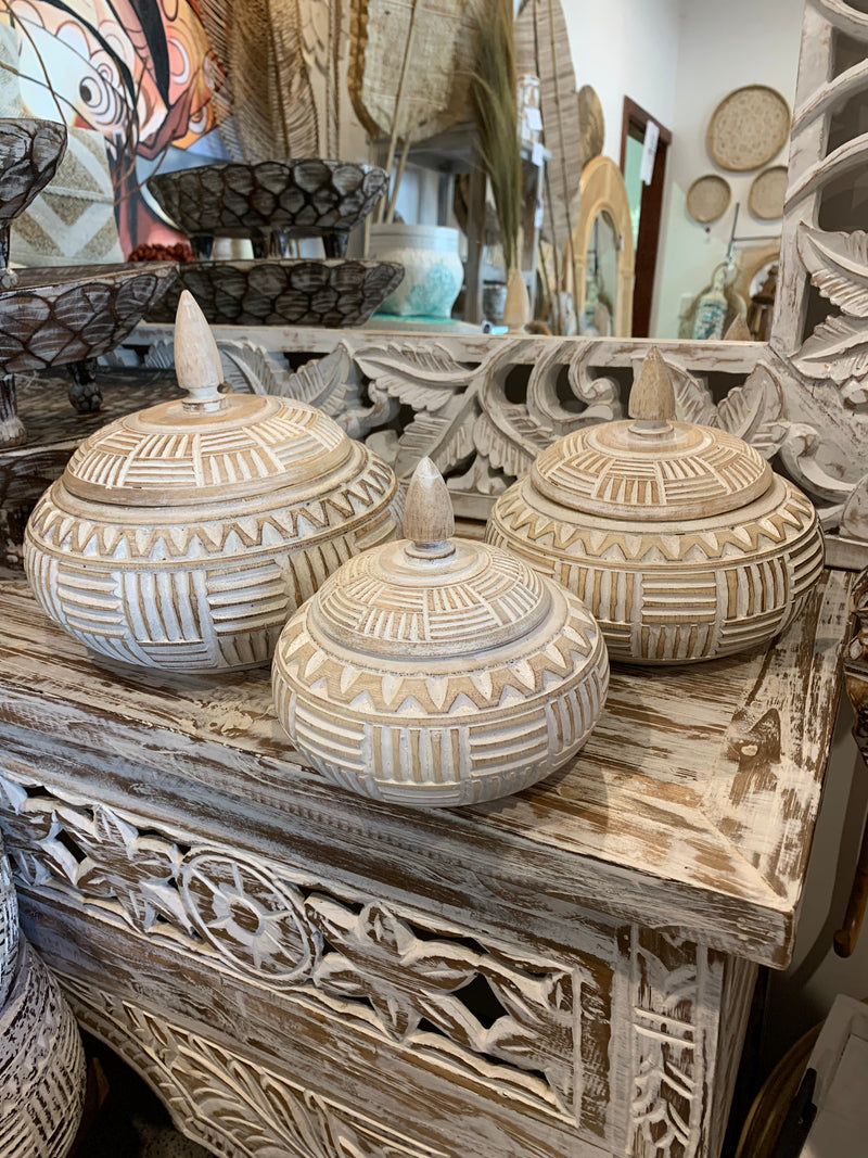Set 3 container with lids. White wash with carved detail