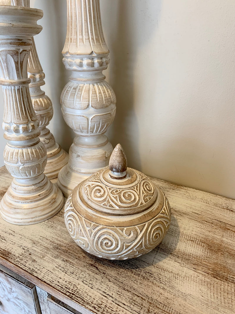 15cm container with lid. Carved swirl pattern white wash
