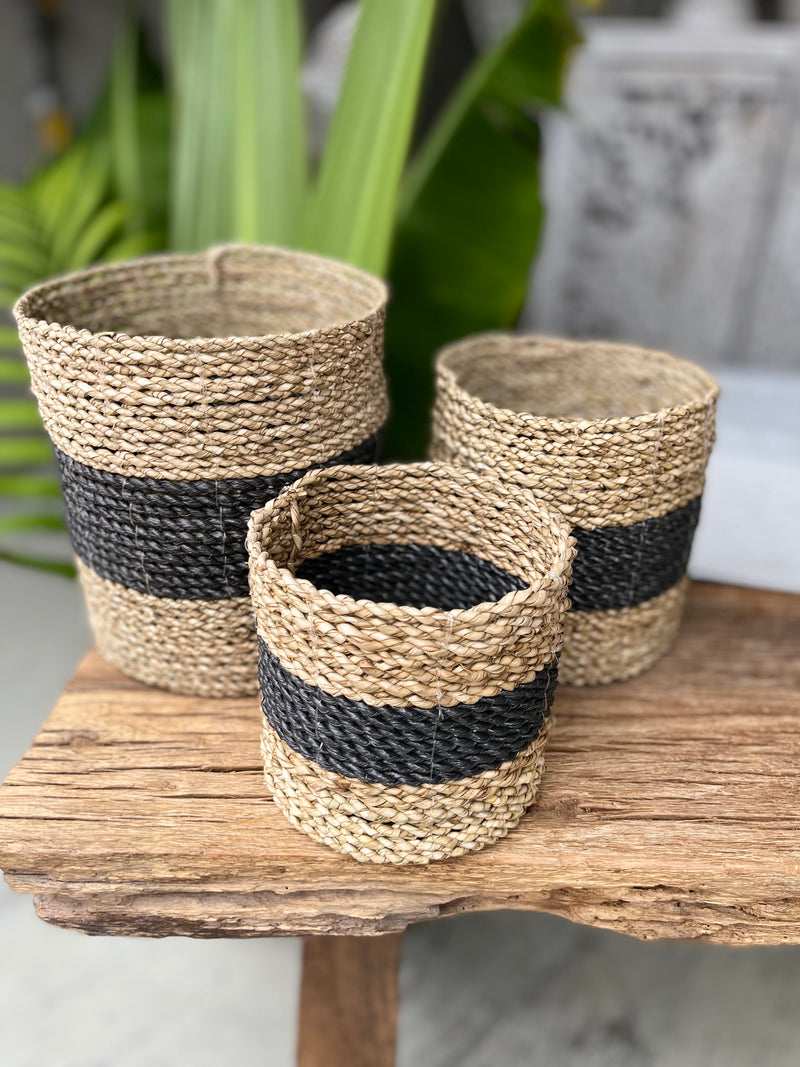 Set 3 woven baskets. Natural / black