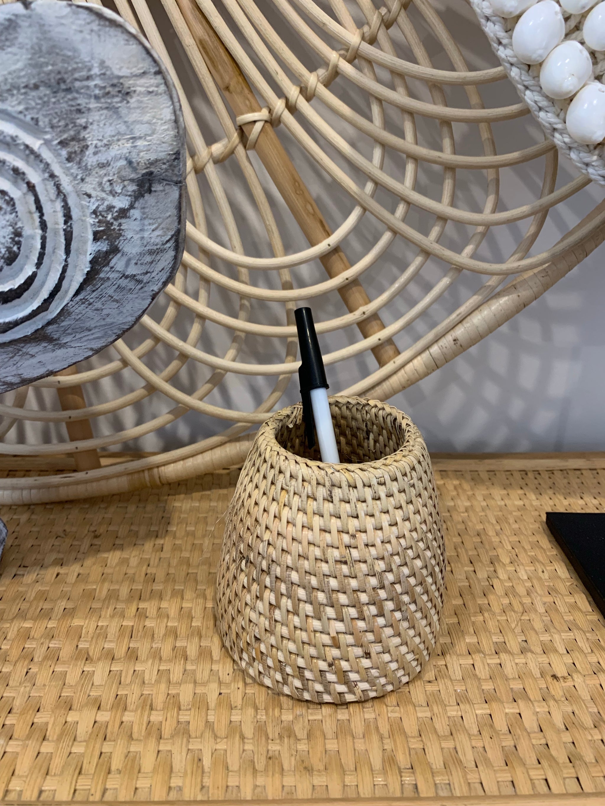 Small basket / pen holder. Natural