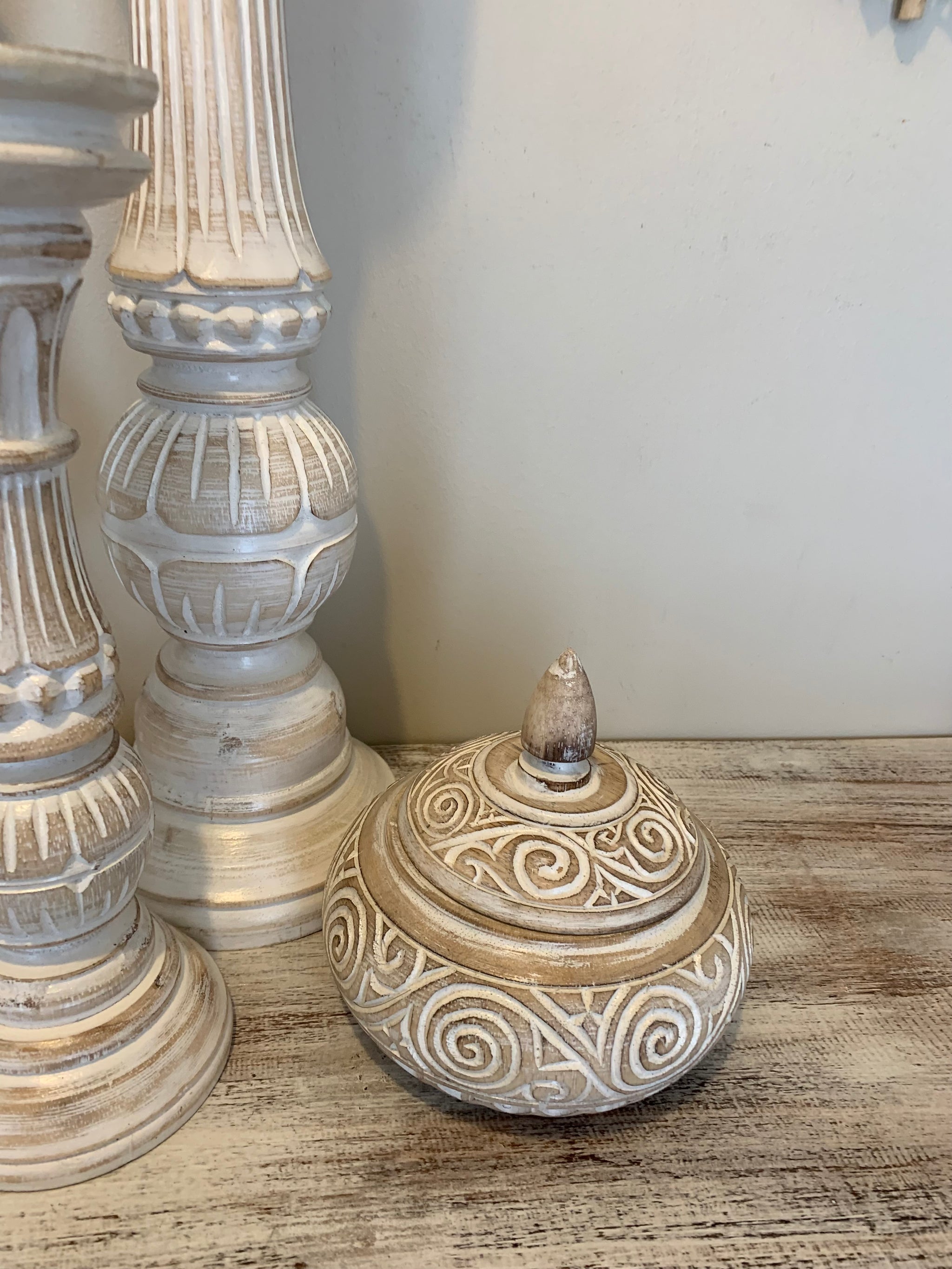 15cm container with lid. Carved swirl pattern white wash