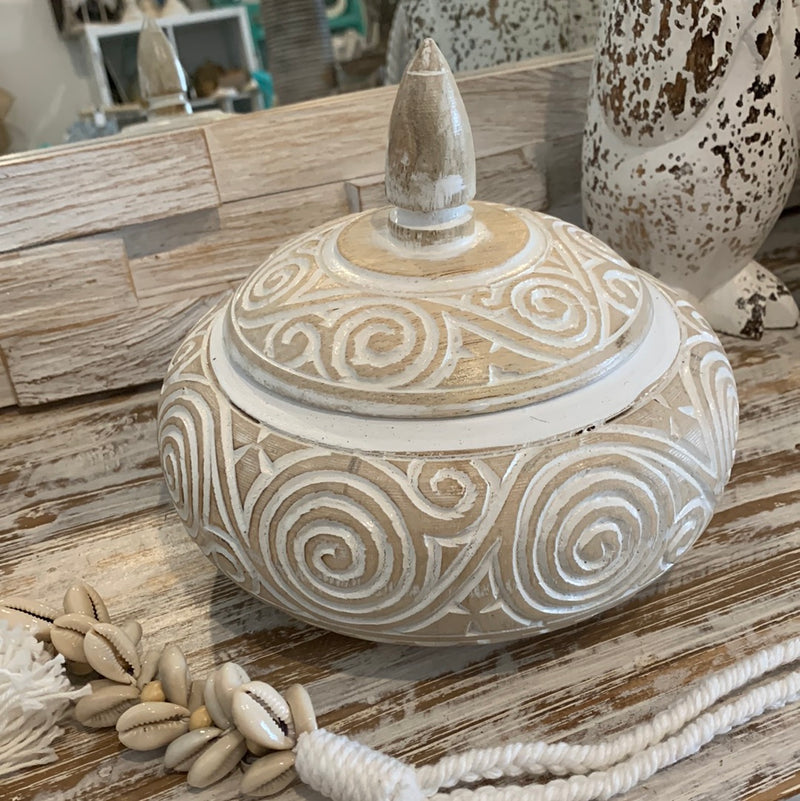 Medium container with lid. White wash. Swirl carved pattern